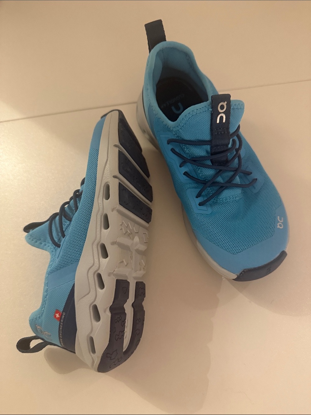 On Running kids Sky Blue Lightweight Cloud Sneakers size US kids 11 never worn